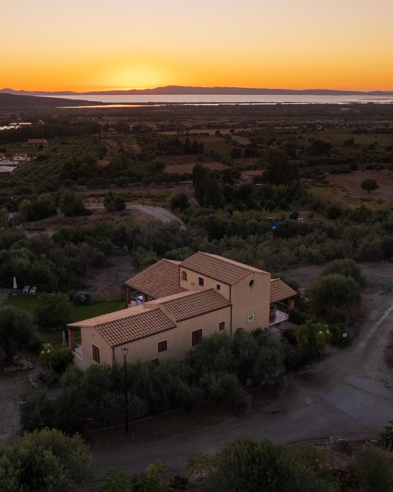 ホテル La Vecchia Fornace SantʼAnna Arresi エクステリア 写真